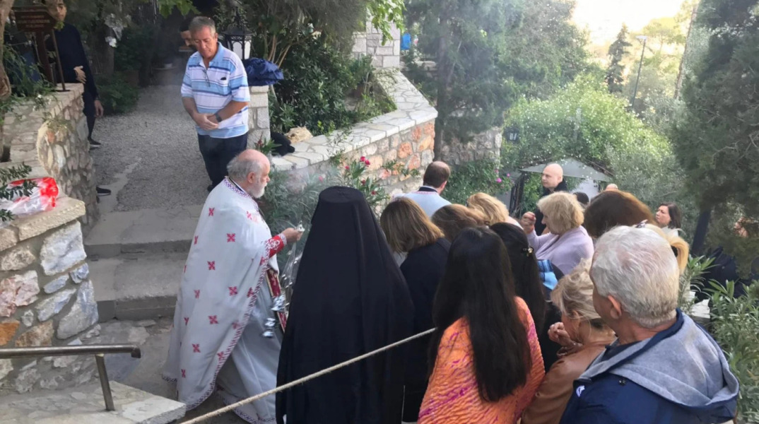 Άγιοι Ισίδωροι Λυκαβηττού - Πιστοί