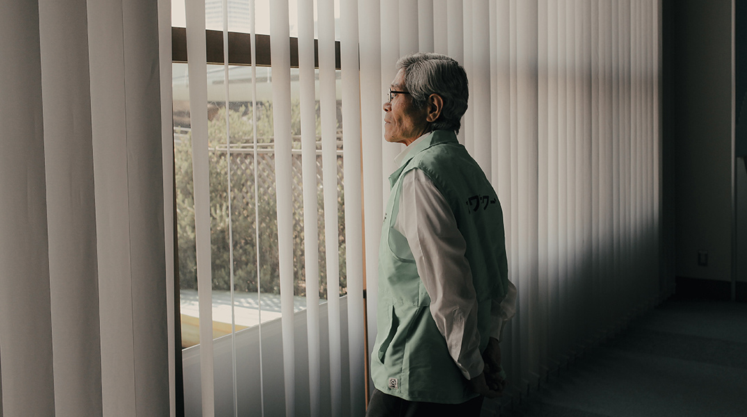 Ένας ηλικιωμένος άνδρας. 