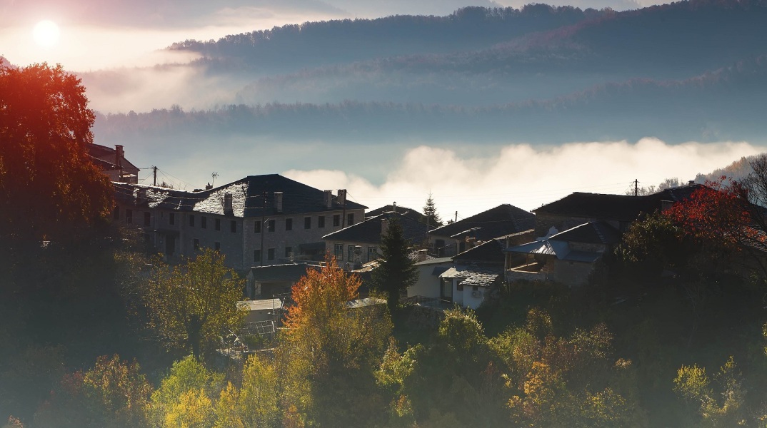 Κορυφώνονται οι αφίξεις Ελλήνων εκδρομέων στα τουριστικά θέρετρα της χώρας το τριήμερο της 28ης Οκτωβρίου - Ποιες περιοχές έχουν τη μεγαλύτερη επισκεψιμότητα.