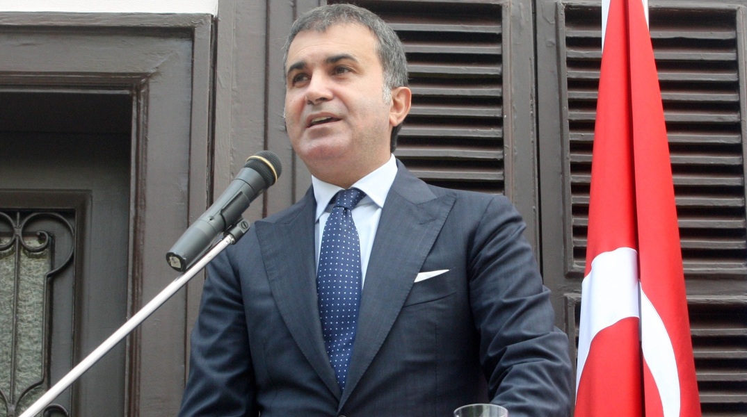 Επίθεση στην Ελλάδα για το μεταναστευτικό εξαπέλυσε ο εκπρόσωπος του τουρκικού ΑΚΡ, Ομέρ Τσελίκ - Μιλά για εγκλήματα κατά της ανθρωπότητας.