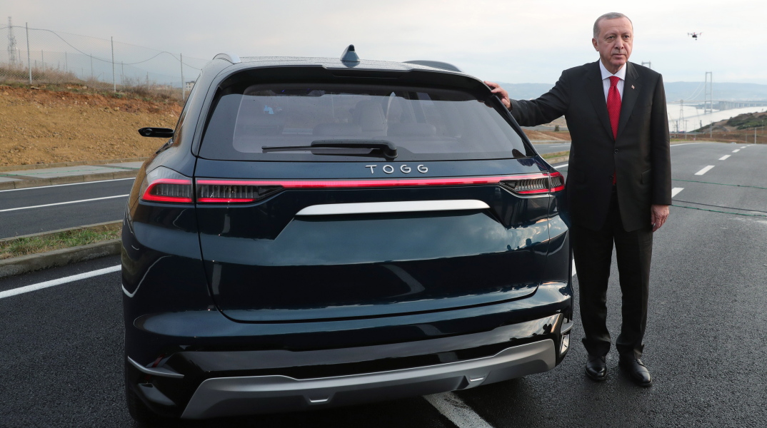 Ο Ρετζέπ Ταγίπ Ερντογάν με όχημα TOGG