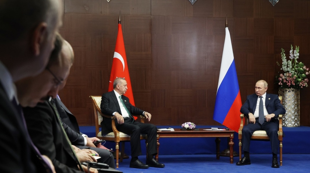 Ουκρανία - εξαγωγή σιτηρών: Θέλουμε εγγυήσεις από το Κίεβο για να επιστρέψουμε στη συμφωνία, δήλωσε ο Βλαντίμιρ Πούτιν στον Τούρκο πρόεδρο Ερντογάν.