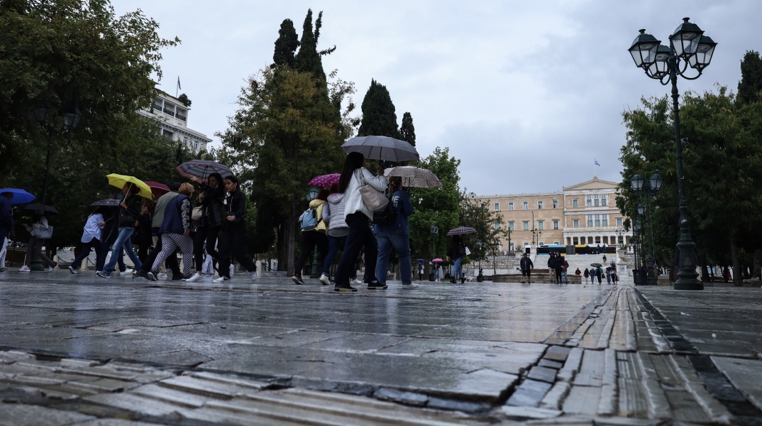 Ο συντονισμός του κρατικού μηχανισμού ενόψει της χειμερινής περιόδου βρέθηκε στο επίκεντρο σύσκεψης υπό τον υπουργό Κλιματικής Κρίσης και Πολιτικής Προστασίας.