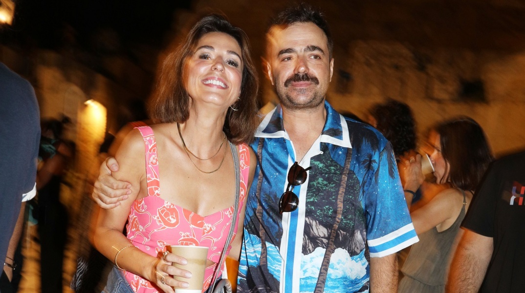 Η ηθοποιός Κατερίνα Παπουτσάκη και ο επιχειρηματίας Παναγιώτης Πιλαφάς ακολουθούν πλέον χωριστούς δρόμους έπειτα από 10 χρόνια έγγαμου βίου. 