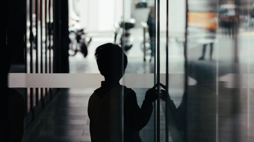 Νέα στοιχεία για την κακοποίηση παιδιών στα Πετράλωνα