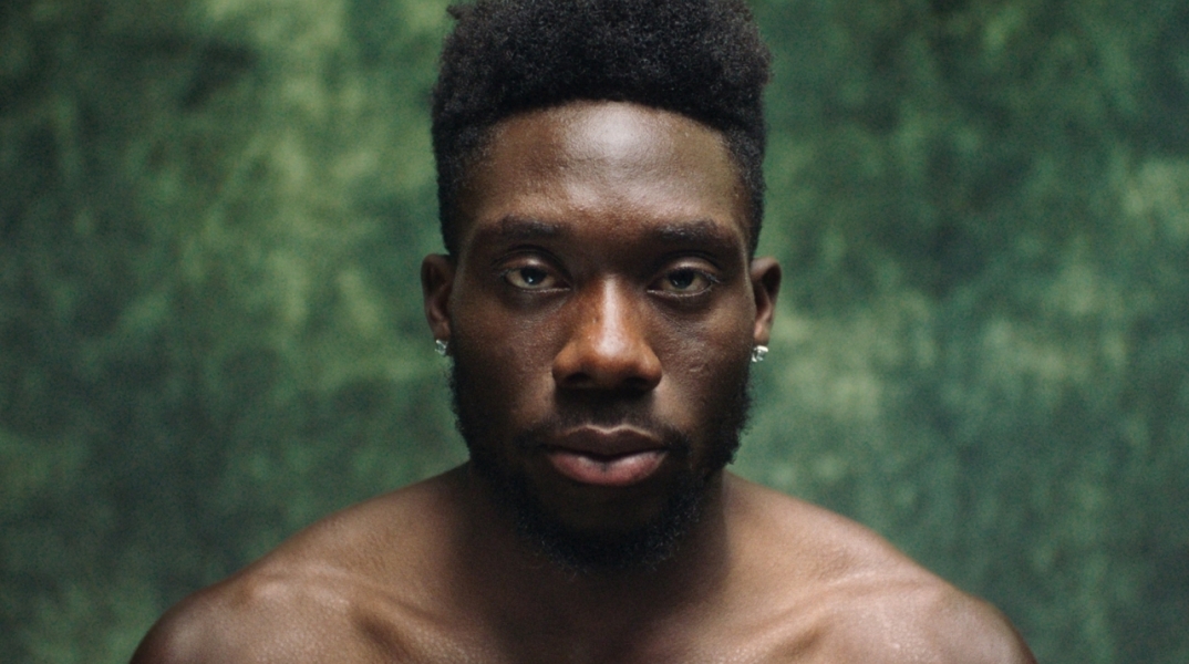 Ο ποδοσφαιριστής Alphonso Davies περιγράφει τη ζωή του ως πρόσφυγας στο ντοκιμαντέρ «Home» της Nike