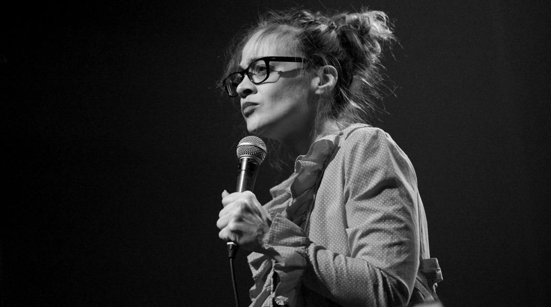 Η Fiona Apple ζητά από τα δικαστήρια των ΗΠΑ να λογοδοτήσουν