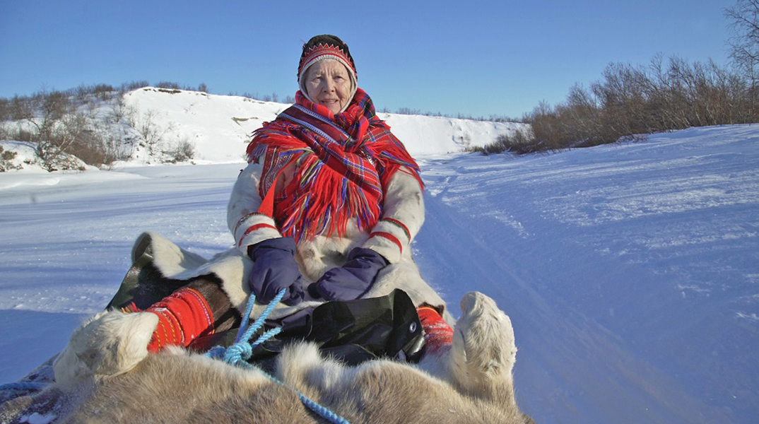«Στη χώρα του πάγου και της φωτιάς»: Το ντοκιμαντέρ της Δήμητρας Ζήρου για τη σύγχρονη ζωή των Sámi