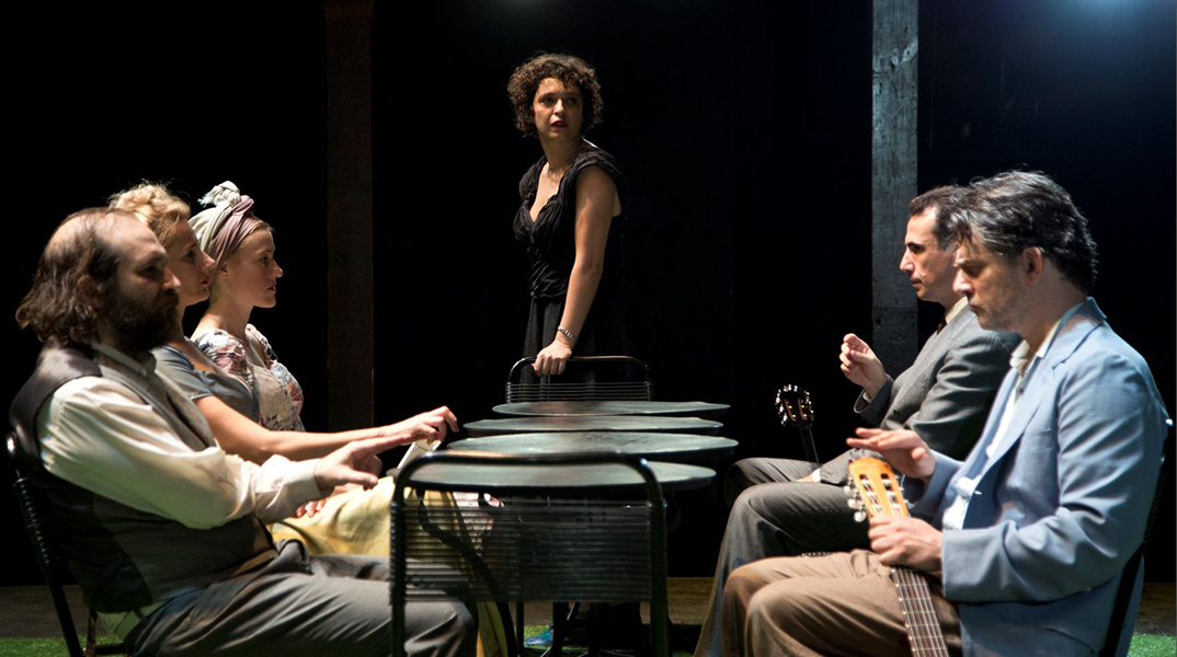 «Η Στέλλα με τα κόκκινα γάντια» στο θέατρο Τέχνης