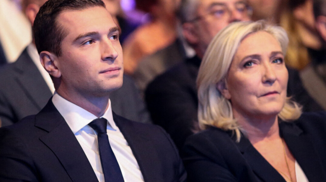 Γαλλία: Το ακροδεξιό κόμμα "Εθνικός Συναγερμός" εξέλεξε νέο πρόεδρό του τον 27χρονο Ζορντάν Μπαρντελά	