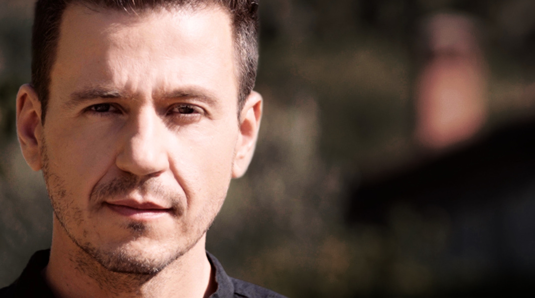 Ο Θανάσης Σκαργιώτης  στο Γυάλινο Up Stage