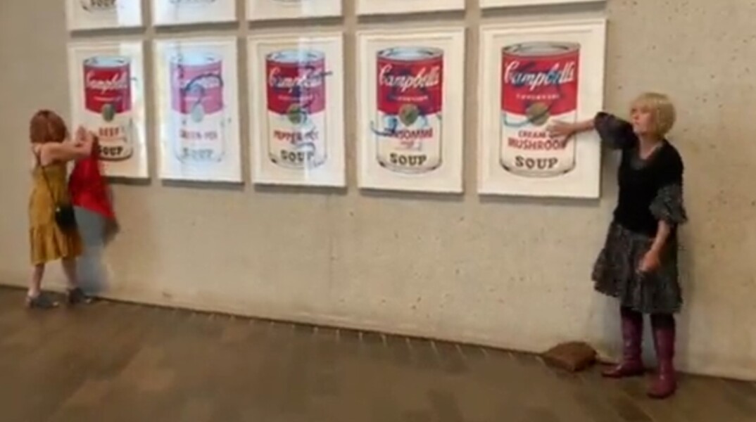 Ακτιβίστριες κόλλησαν το χέρι τους σε πίνακα του Άντι Γουόρχολ στην Εθνική Πινακοθήκη της Αυστραλίας