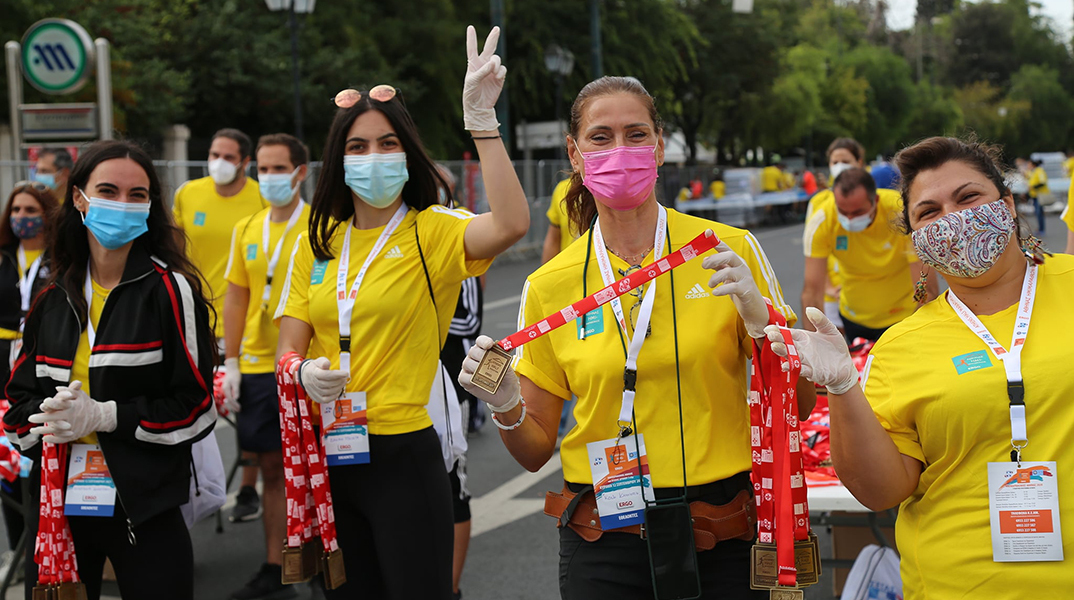 Εθελοντές κατά τη διάρκεια της διοργάνωσης. 