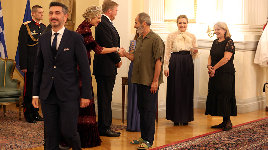 Ο Βασιλιάς της Ολλανδίας Willem-Alexander και η Βασίλισσα Maxima υποδέχονται τον Πολ Ευμορφίδη της COCO-MAT, στο επίσημο δείπνο στο Προεδρικό Μέγαρο
