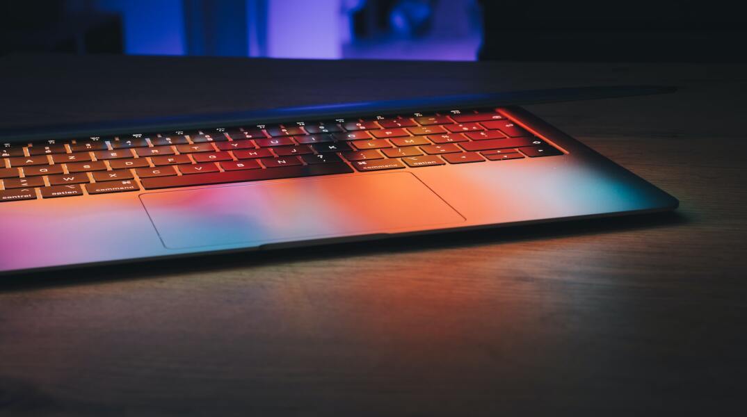 Ανοιχτό λάπτοπ 