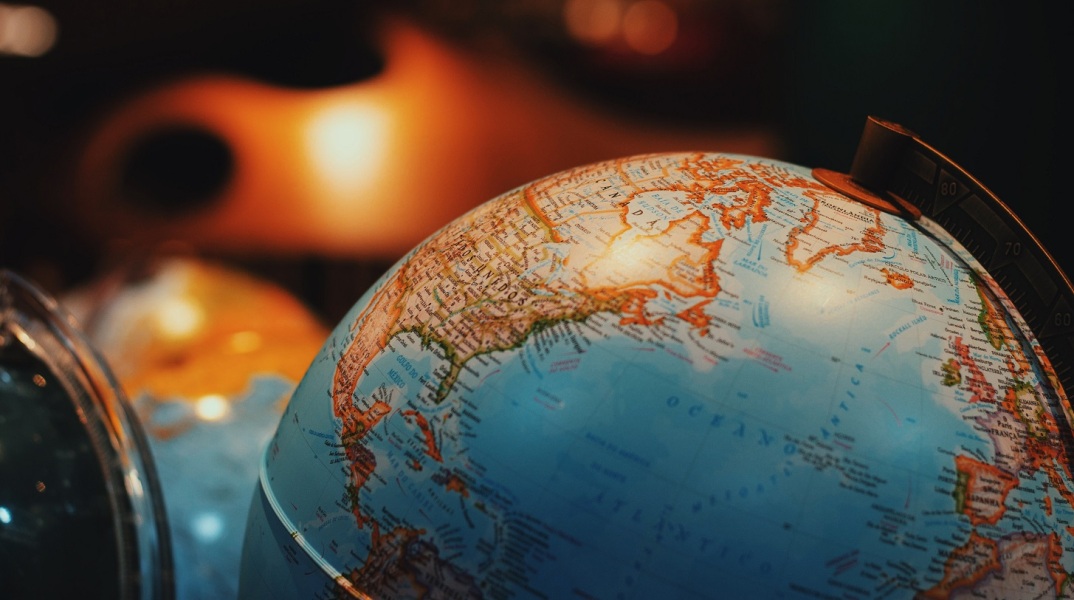 Κέντρο Ερευνητικών Προοδευτικής Πολιτικής: Ομιλητές από τον πολιτικό και ακαδημαϊκό χώρο ανέλυσαν τους κινδύνους του κλονισμού πολιτικής και δημοκρατίας.