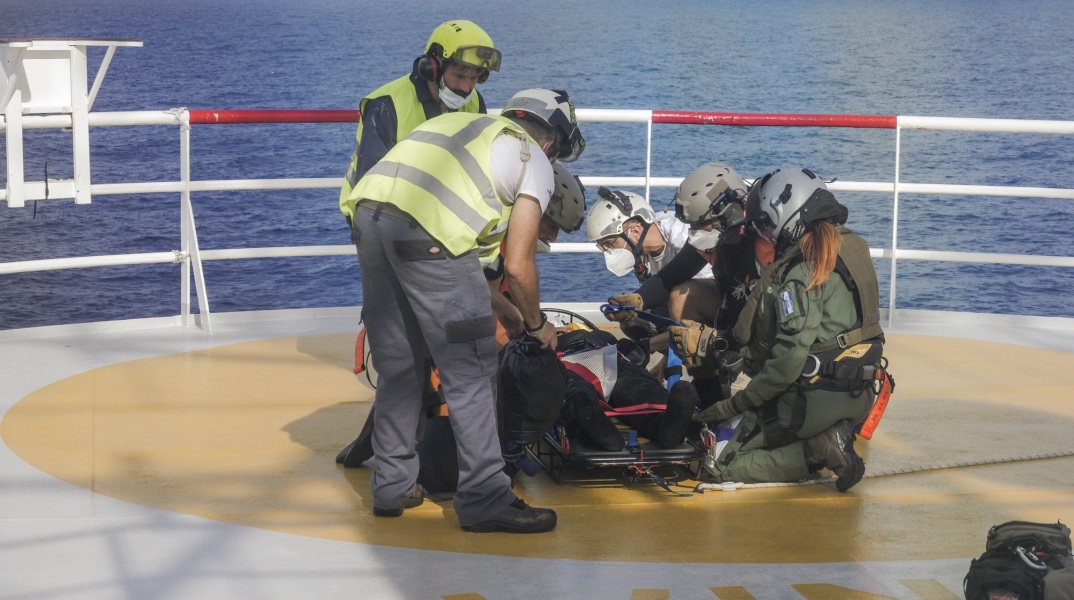 Η Γαλλία δίνει άδεια στο Ocean Viking να προσαράξει στην Τουλόν αν και καθώς το σκάφος βρισκόταν ανοιχτά της Σικελίας, ήταν «ευθύνη της Ιταλίας»