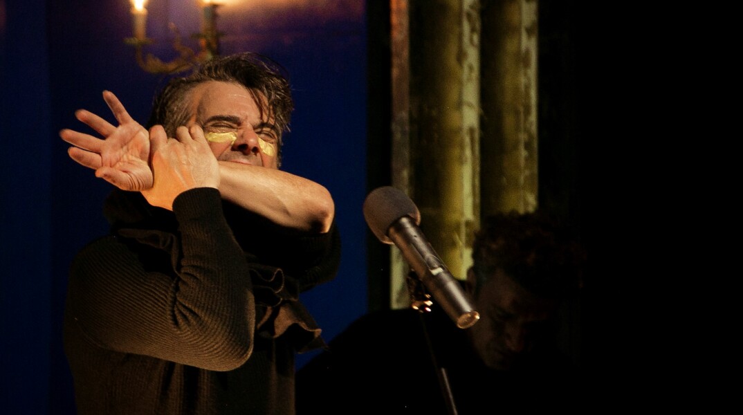 Ο Γεράσιμος Γεννατάς στο "Κόκκαλο" των Ιόλης Ανδρεάδη και Άρη Ασπρούλη στο Θέατρο Τέχνης