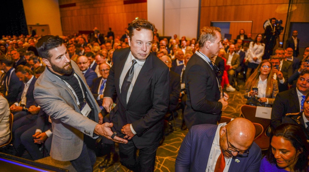 Έλον Μασκ: Ο πολυδισεκατομμυριούχος νέος ιδιοκτήτης του Twitter απαιτεί εξαντλητικά ωράρια από τους εργαζόμενους για να μην προχωρήσει σε νέες απολύσεις.