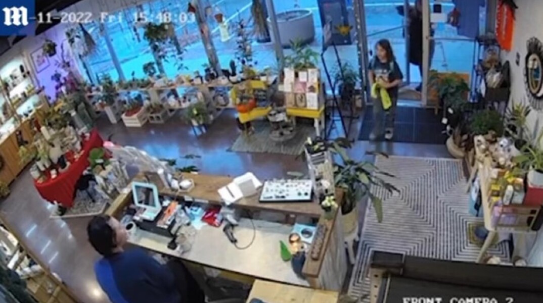 Ο 10χρονος Σάμι ζήτησε βοήθεια από εργαζόμενη σε κατάστημα 