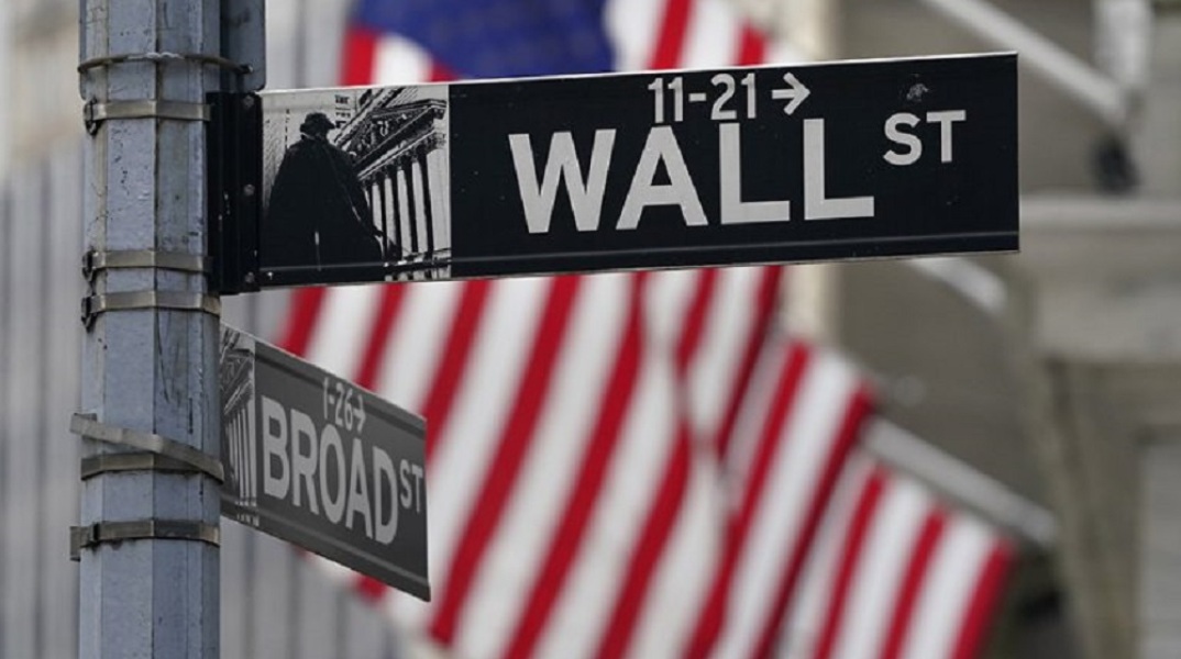 Προάγγελος ύφεσης; Παγώνουν προσλήψεις και ετοιμάζουν περικοπές Goldman Sachs και Apple