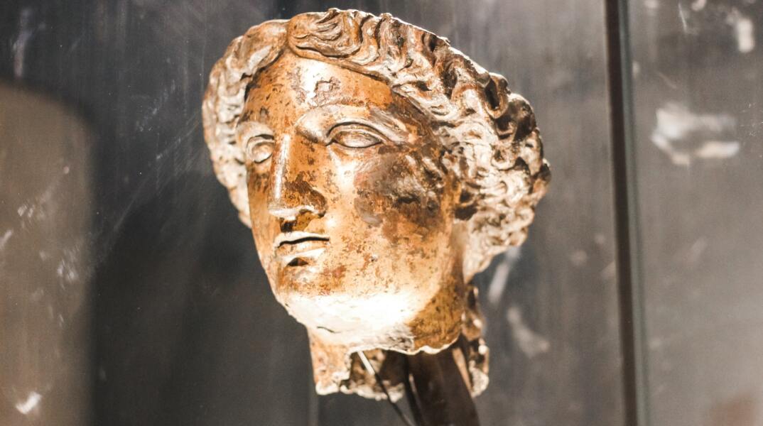 Κεφάλι από άγαλμα που χρονολογείται στην Αρχαία Ελλάδα