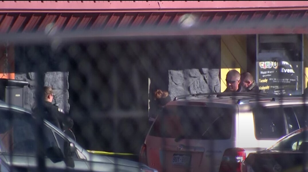 Αστυνομικοί έχουν αποκλείσει την είσοδο στο Club Q του Κολοράντο