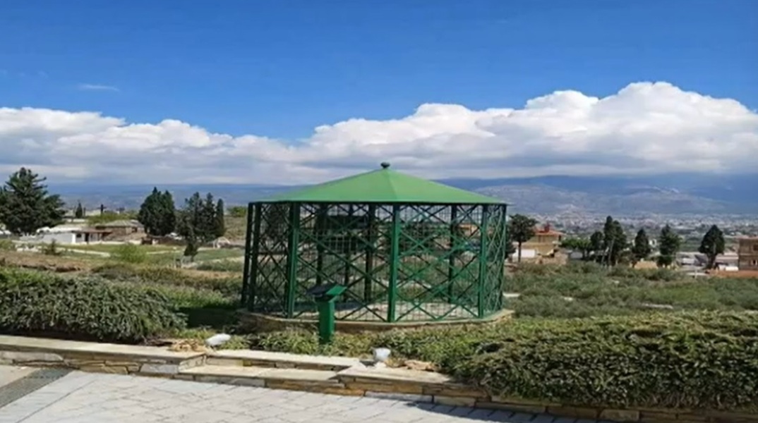 Φωτογραφικό ντοκουμέντο: Αυτό είναι το κλουβί τιμωρίας που κατήγγειλαν γονείς στην Κιβωτό του Κόσμου - Εικόνα από τη δομή του Βόλου.