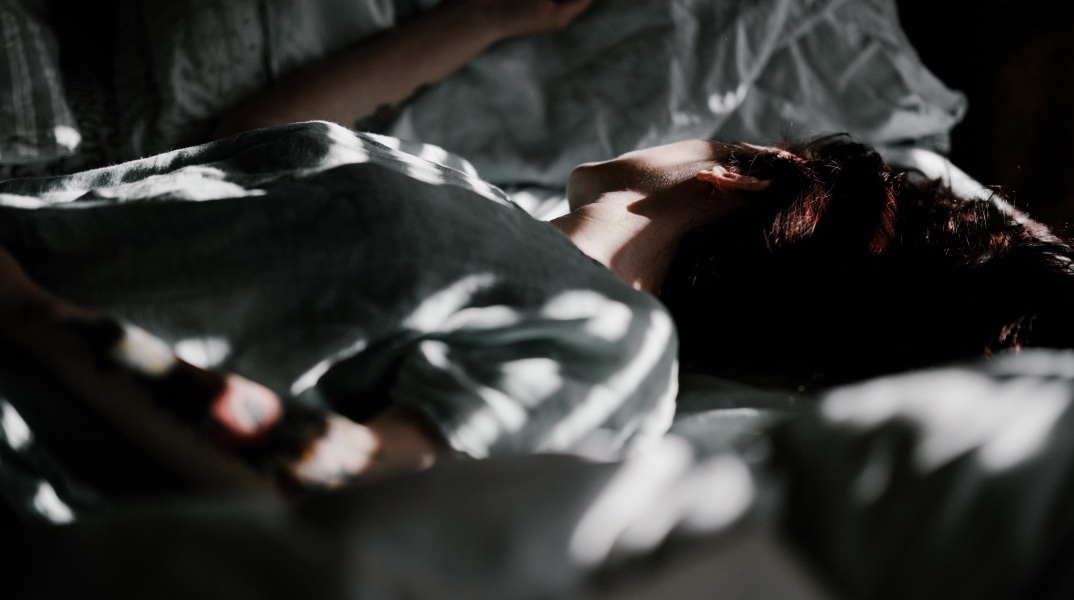 Γυναίκα βρήκε βίντεο βιασμού της στα εισερχόμενα του συντρόφου της: Την κακοποιούσε όσο κοιμόταν - Θα καταδικαστεί ως σοβαρός σεξουαλικός δράστης.