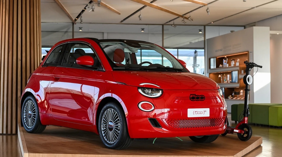 Το μοντέλο Fiat 500eRED.