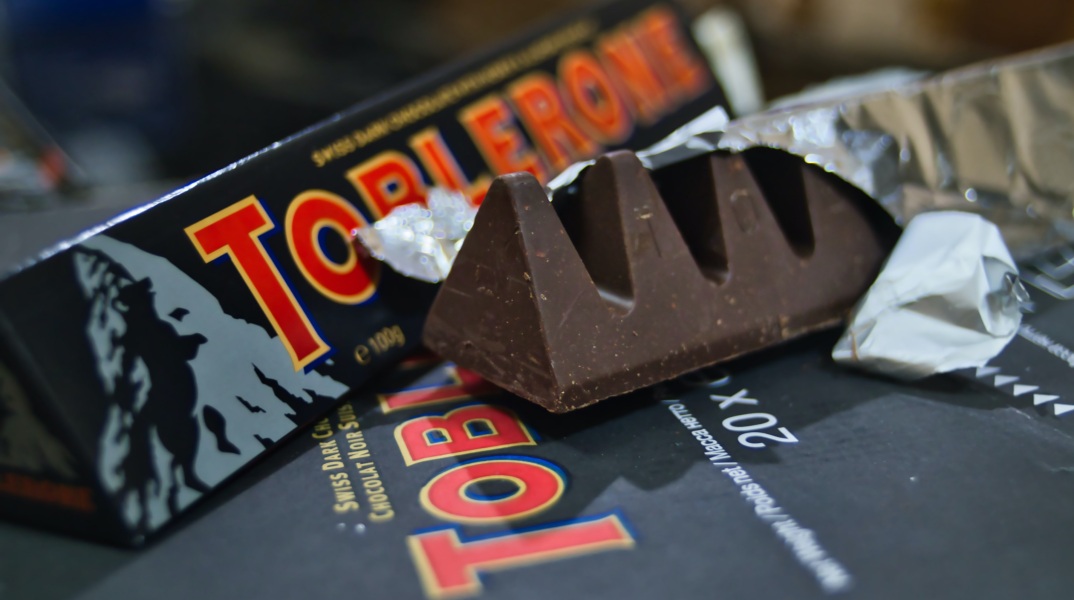 Αγοράκι αποκάλυψε την κρυφή εικόνα της Toblerone: Έκπληκτοι οι χρήστες του Twitter προσπαθούσαν να βρουν τι κρύβεται στο λογότυπο της ελβετικής σοκολάτας.