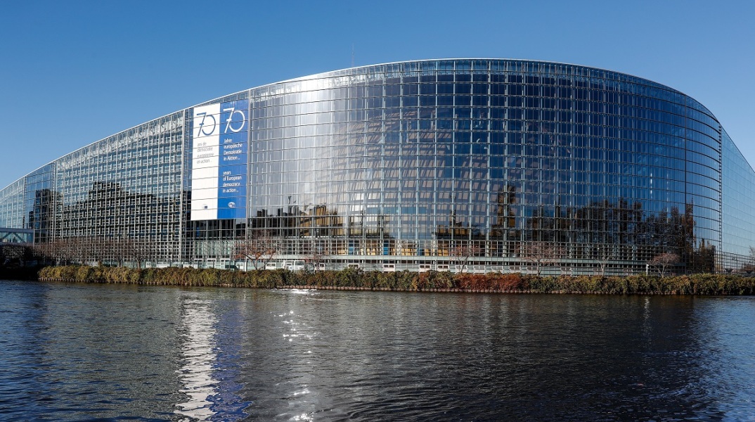 Το Ευρωπαϊκό Κοινοβούλιο υπερψήφισε τον χαρακτηρισμό της Ρωσίας ως «κράτους - χορηγού της τρομοκρατίας» - Νομικό πλαίσιο κυρώσεων ζητούν οι ευρωβουλευτές.
