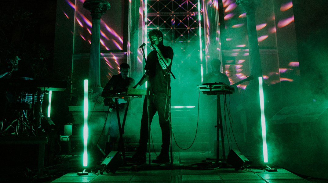 O Theodore παρουσιάζει το concept album του «The Voyage» στο Oddity Club