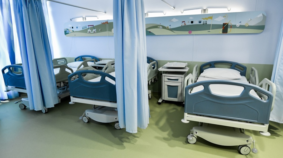 Κρεβάτια σε θάλαμο νοσοκομείου