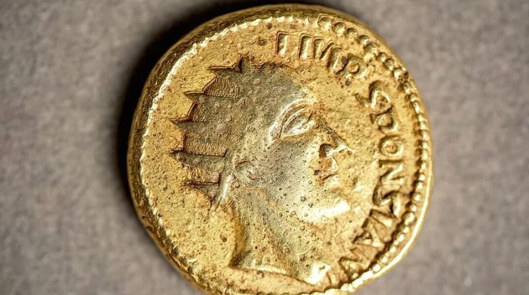 Το χρυσό νόμισμα που απεικονίζει τον Ρωμαίο αυτοκράτορα, Σπονσιανό