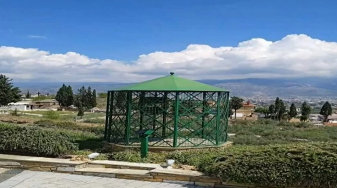 Το πράσινο κλουβί όπου τιμωρούσαν τα παιδιά στις εγκαταστάσεις της Κιβωτού του Κόσμου στον Βόλο 