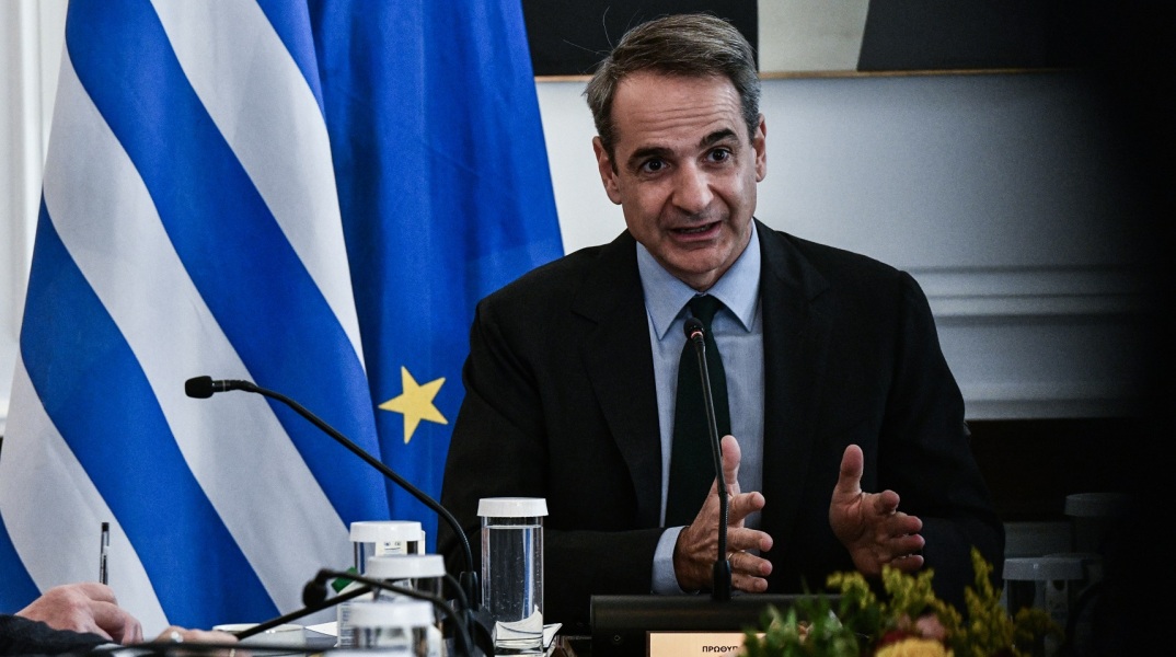 Στην κορυφή της ατζέντας του υπουργικού συμβουλίου που συνεδριάζει υπό τον Κυριάκο Μητσοτάκη ο προϋπολογισμός του 2023 - Το σχέδιο για ακρίβεια και ενέργεια. 