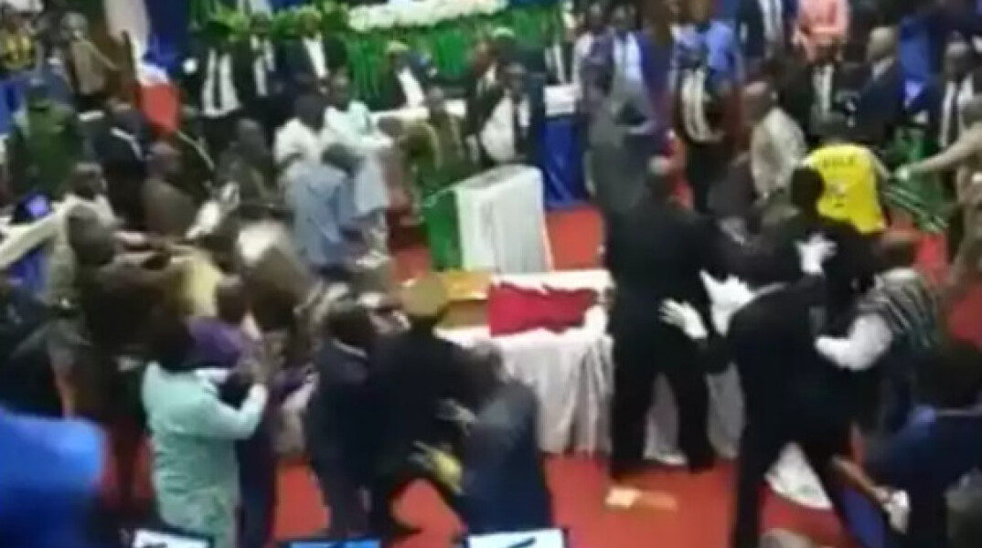 Ξύλο στη Βουλή της Σιέρα Λεόνε