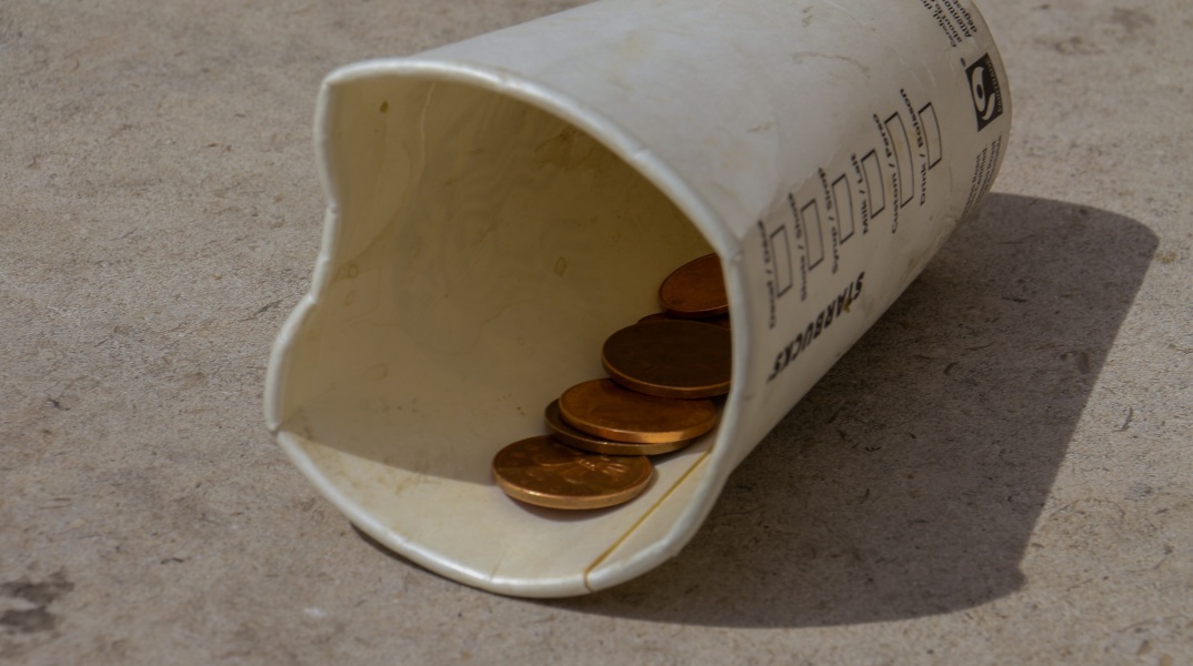 Θεσσαλονίκη: Εξανάγκαζαν 34χρονη έγκυο να επαιτεί καθημερινά σε κεντρικούς δρόμους - Δύο συλλήψεις από τη ΕΛ.ΑΣ. για εμπορία ανθρώπων.