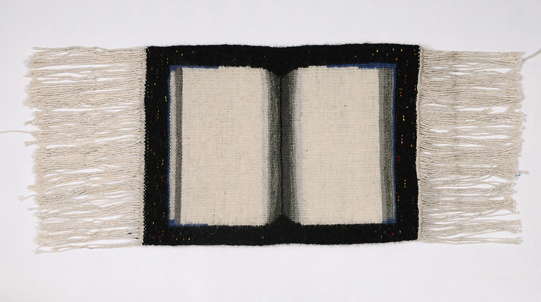 Ιάνθη Αγγελίογλου, «Το σημειωματάριο», 2010, χειροποίητος μάλλινος τάπητας, 42×29,5εκ