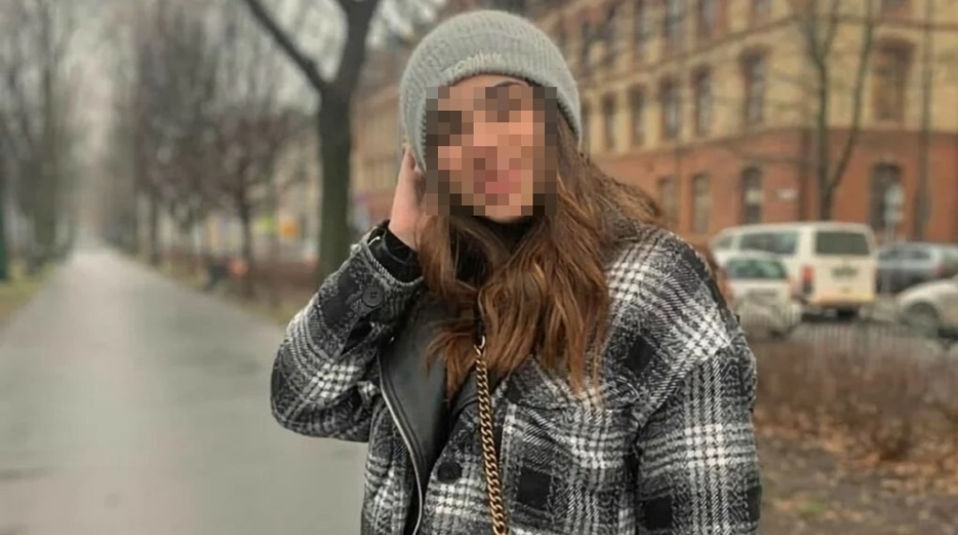 Η 21χρονη Έμμα σε φωτογραφία από ταξίδι της στο εξωτερικό 