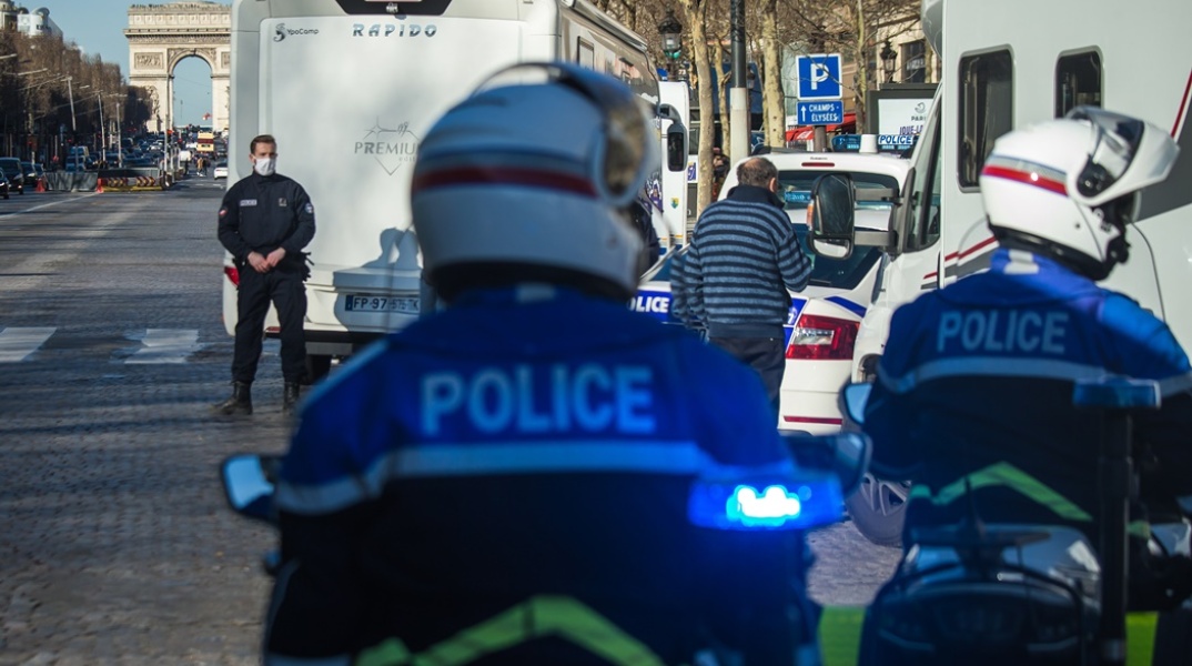 Αστυνομία και περιπολικά στη Γαλλία