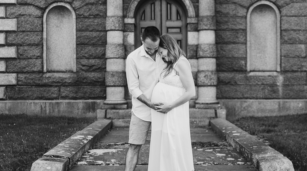 Ζευγάρι που περιμένει μωρό