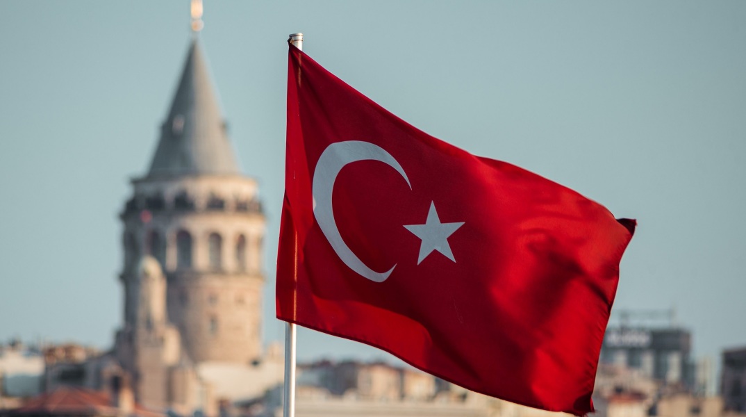 Η Σουηδία απέλασε μέλος του Εργατικού Κόμματος του Κουρδιστάν στην Τουρκία - Την ικανοποίησή του εξέφρασε ο Μεβλούτ Τσαβούσογλου.