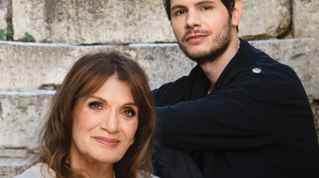 Ο Γιάννης Χριστοδουλόπουλος με την Eλπίδα  στο Θέατρο Μπέλλος στην Πλάκα