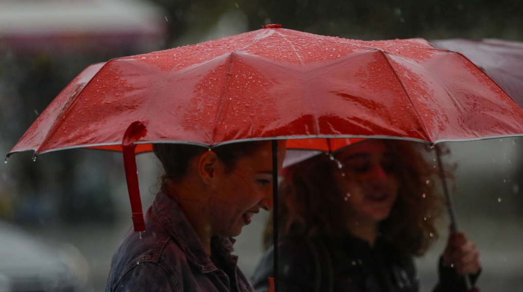 Πρόγνωση καιρού: Νεφώσεις και βροχές αναμένονται την Κυριακή 4 Δεκεμβρίου - Πού πέφτει αισθητά η θερμοκρασία, σύμφωνα με το meteo του Εθνικού Αστεροσκοπείου.