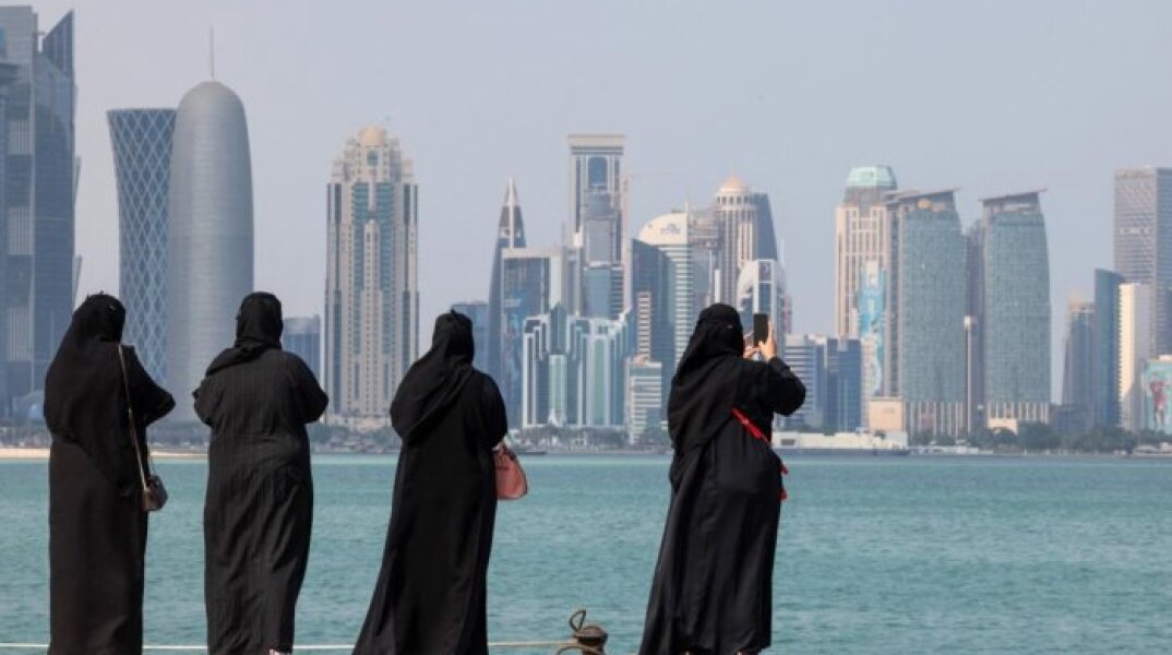 Γυναίκες με καλυμμένα τα σώματά τους στο Κατάρ