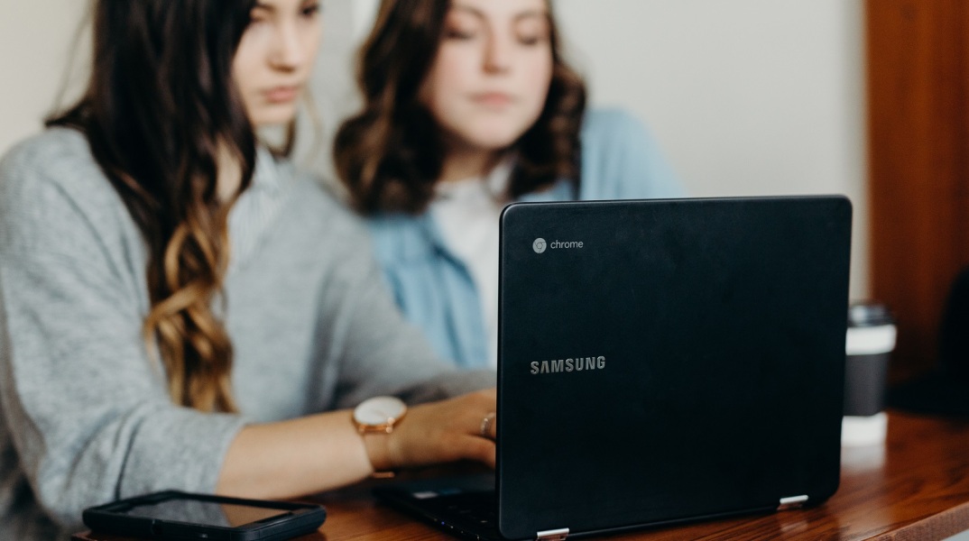 Η Λι Γιανγκ-χι γίνεται η πρώτη γυναίκα πρόεδρος της Samsung - Ανοίγει η διοίκηση του νοτιοκορεατικού κολοσσού σε μέλη εκτός της ιδρυτικής οικογένειας. 