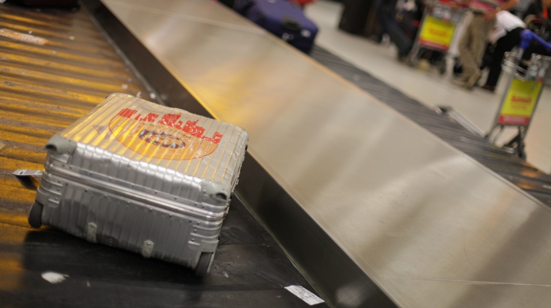 Σκύλος ξεχάστηκε σε σακίδιο, με αποτέλεσμα να εντοπιστεί από τους υπαλλήλους του ελέγχου αποσκευών σε αεροδρόμιο του Ουινσκόνσιν των ΗΠΑ.