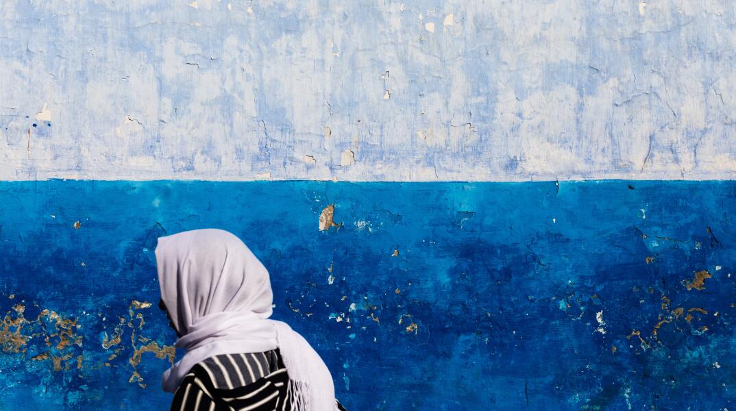 Γυναίκα με μαντίλα